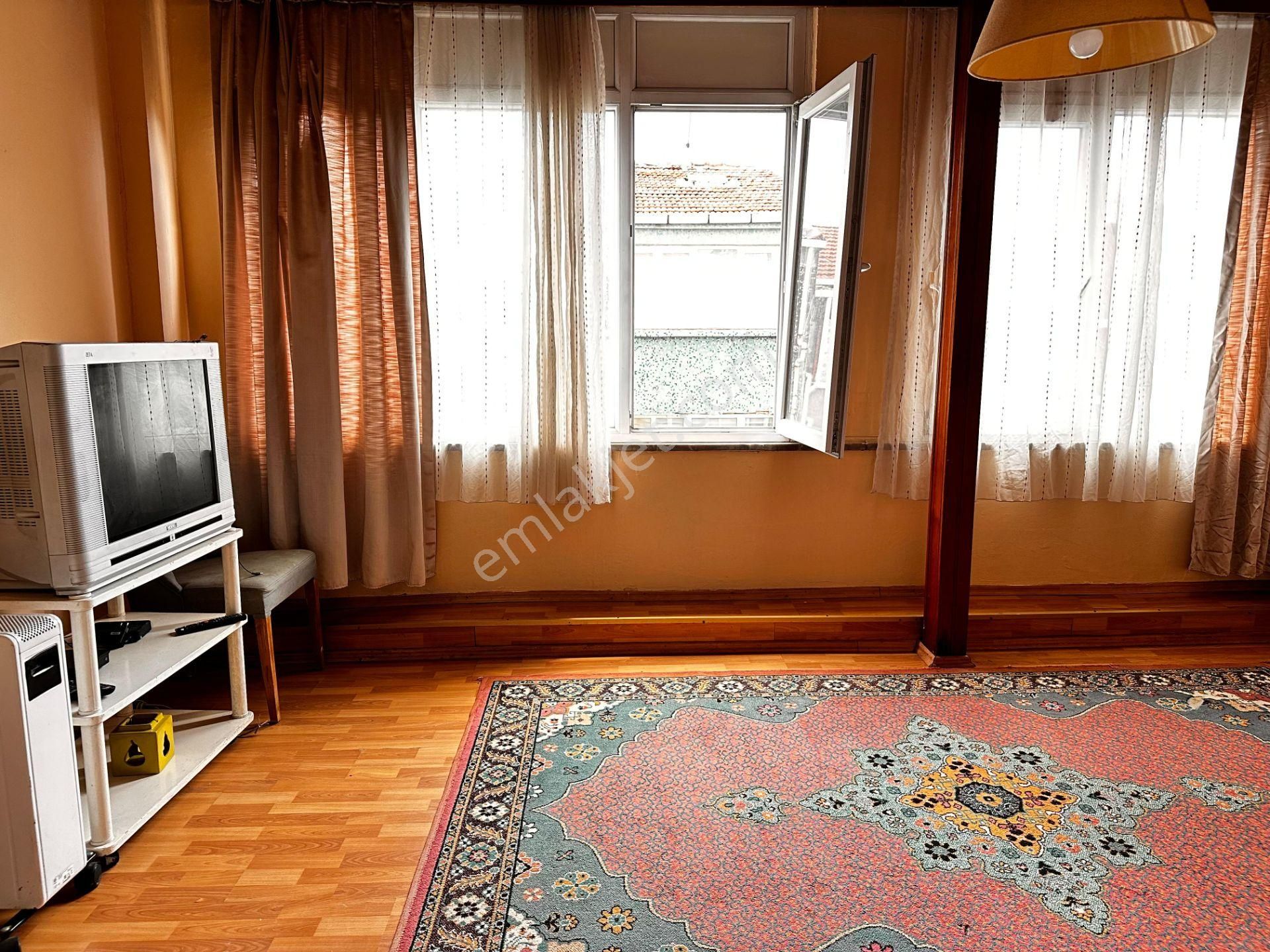 Çapa Şehreminide 4.son Katta Kiralık Eşyalı 2+1 Daire