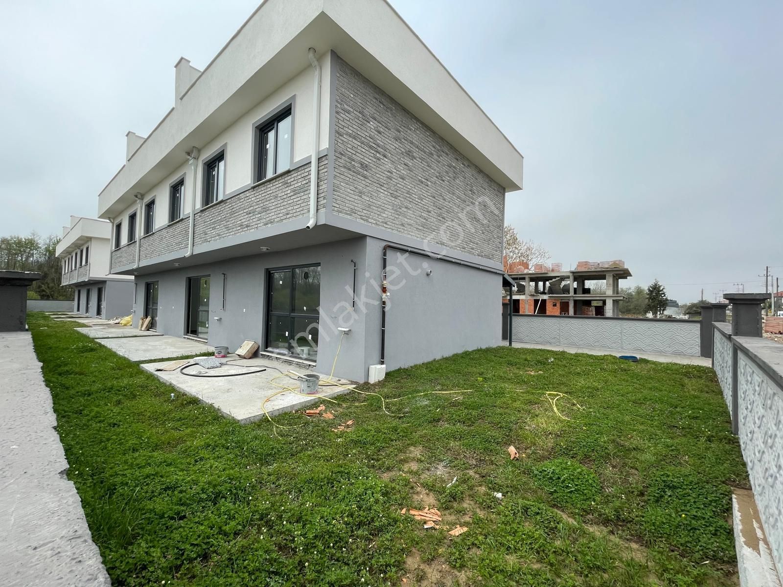 Karasuda Denize Yürüme Mesafesinde 2+1 120 M2 Ebeveyn Banyolu Müstakil Bahçeli Villa