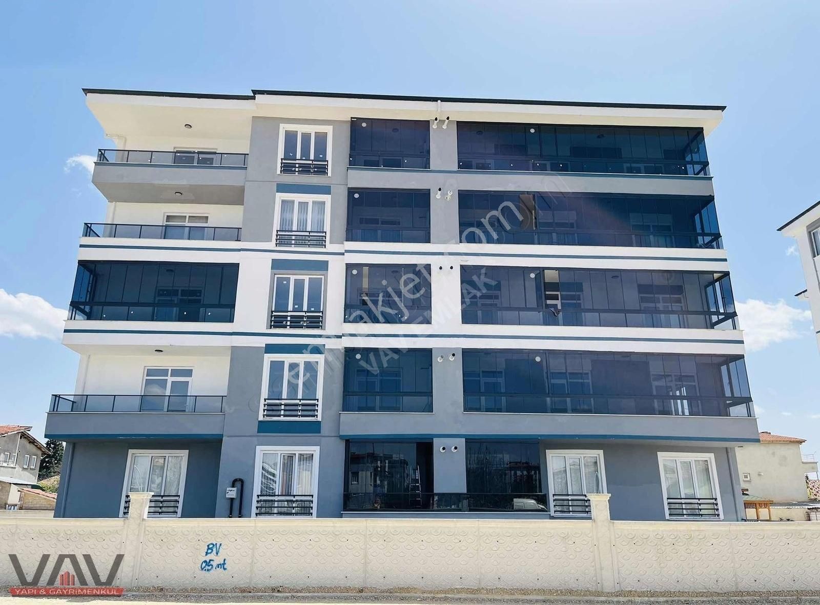 Meram Fen Lisesi Yanında Sıfır Site İçi Lüks 2+1 Daire!