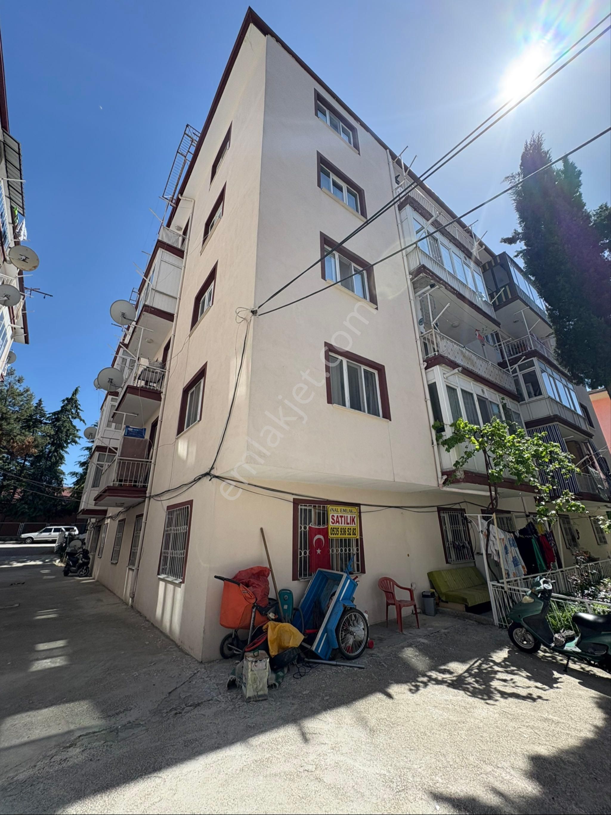 İnal Emlaktan Bahçelievlerde Satılık 2+1 110 M2 Daire