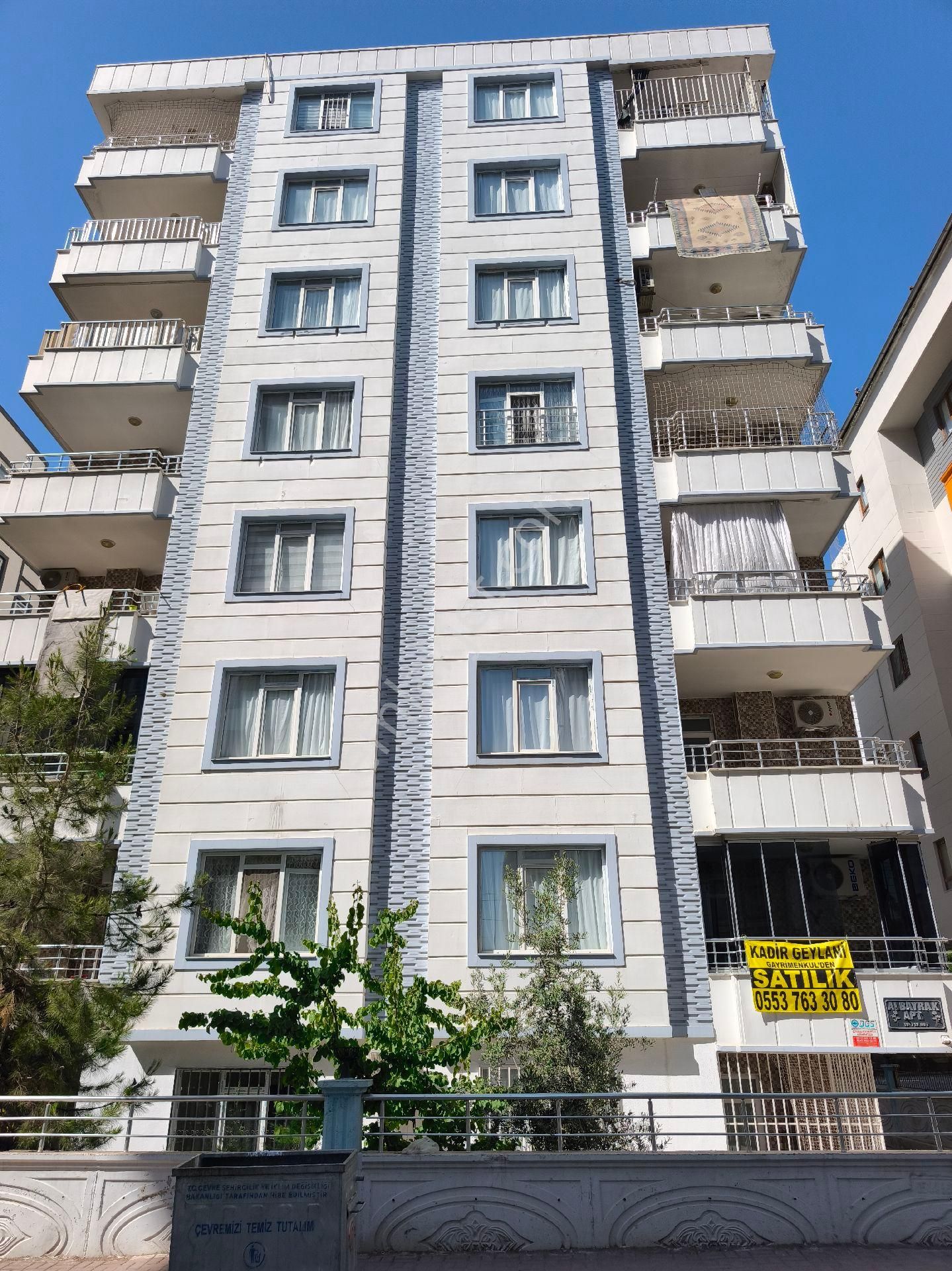 Kadir Geylani Emlaktan Karaköprü Atakentte Satılık Bakımlı 3+1 165 M2. Daire