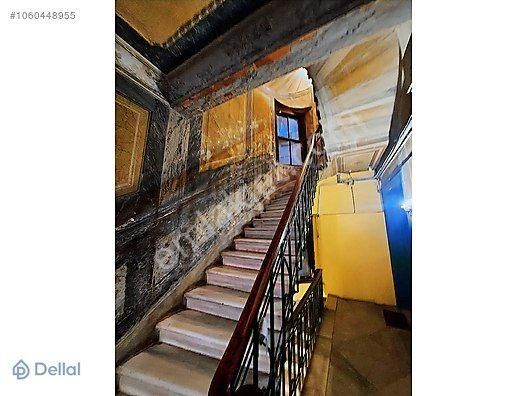 Cihangir Tarihi Mavrodi Apartmanında Satılık Daire.