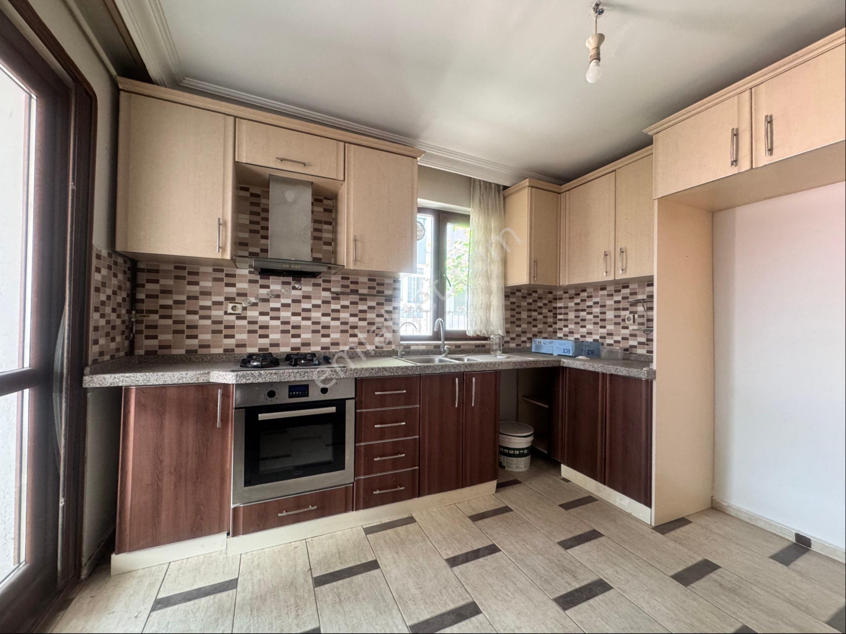//kaya Emlak Tan//merkezde Asansörlü 4+1 150m2