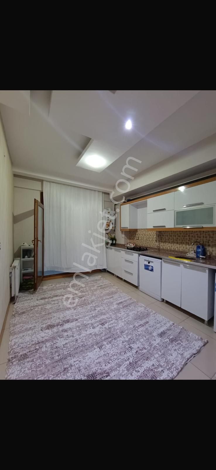 Bağcılar Nevroz Park Civarı Satılık 3+1 Orta Kat Daire..