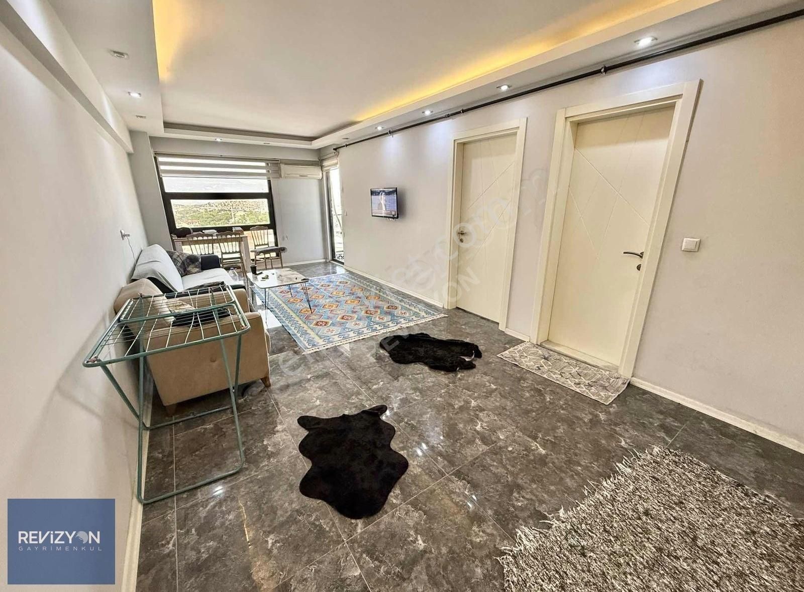 Saraylar'da Satılık Lüks Ara Kat 1+1 Eşyalı Apart