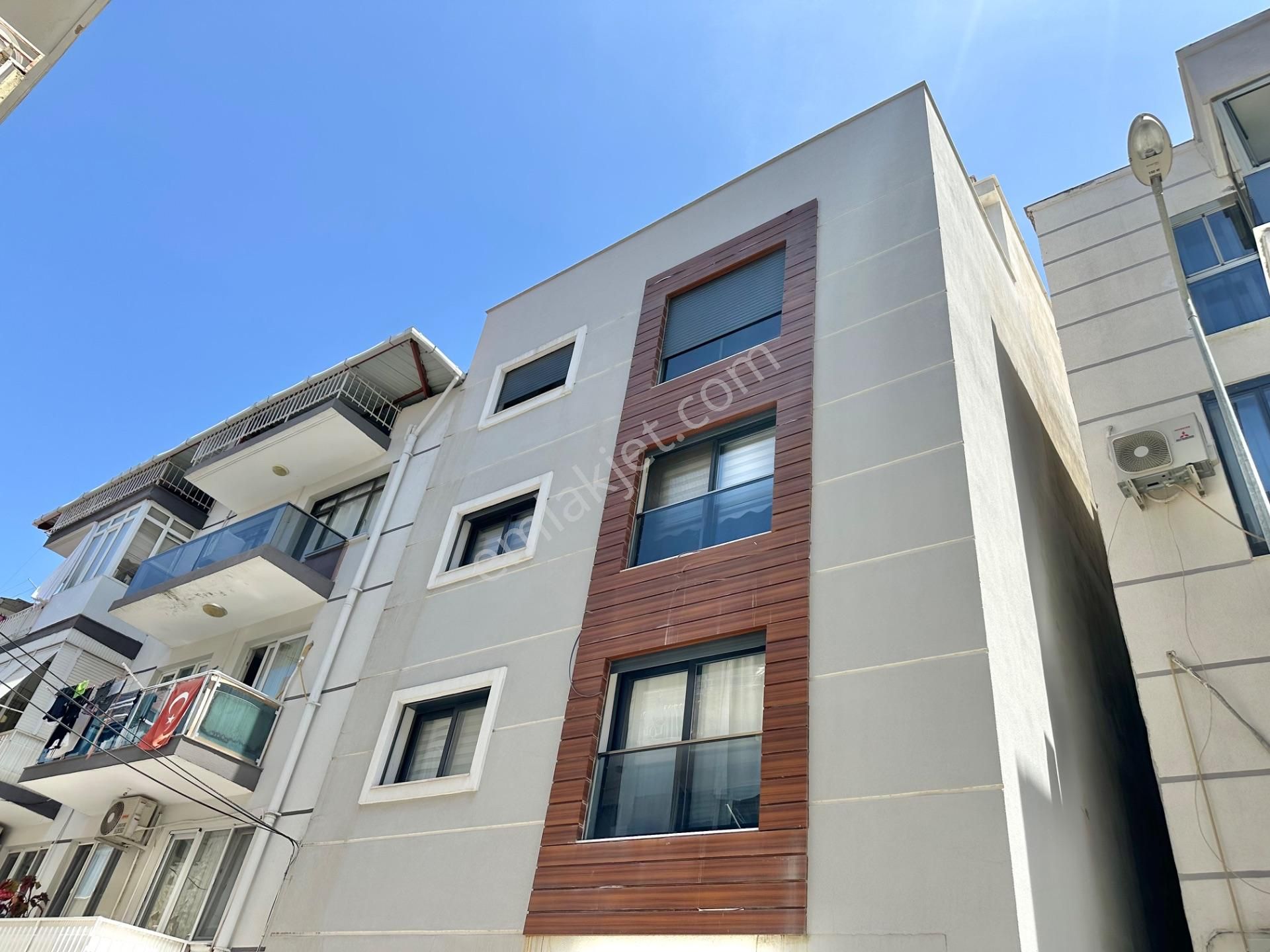 Balçova'da Asansörlü Jeotermalli Full Eşyalı 1+1 Kiralık Daire