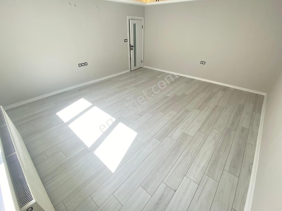 Sincan Plevne Mah 3+1 Ultra Lüx Yapılı Ara Katta Bağımsız Daire