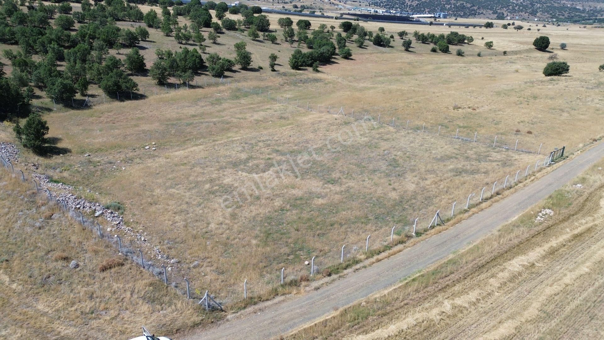 Konya / Meram / Dereaşıklar'da 5.018 M² Hisseli Etrafı Telle Çevrili Güzel Lokasyon