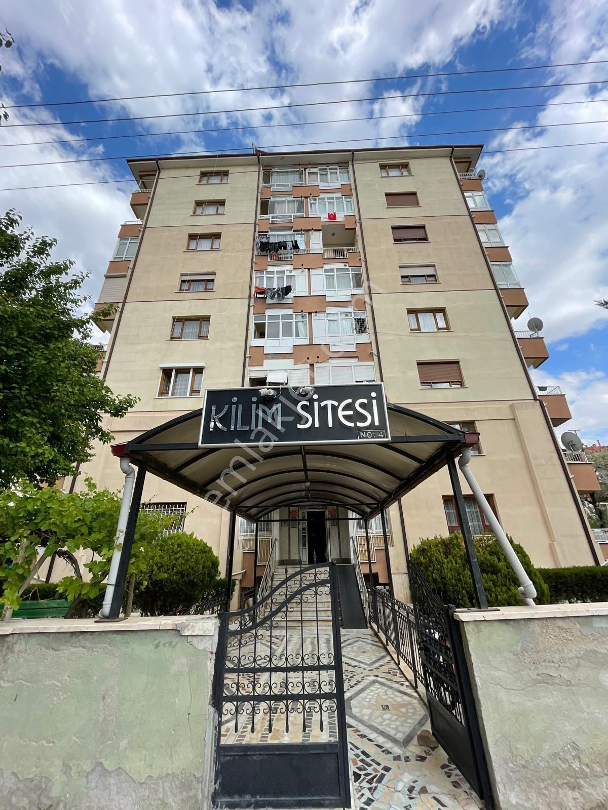 Selçuklu Şeyh Şamil Mah. Satılık 2+1 Arakat Geniş Daire