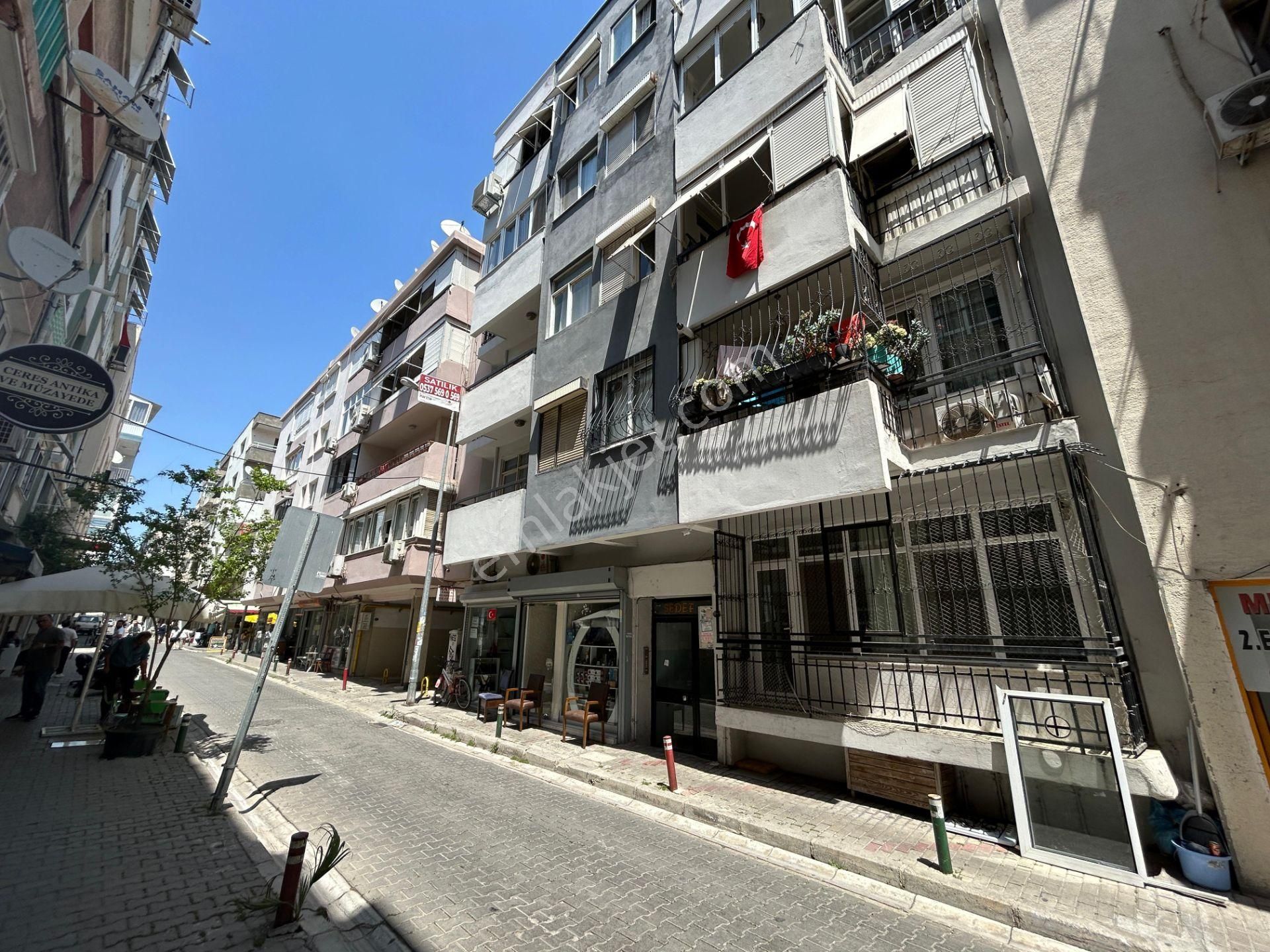 Karşıyaka Merkezde İkinci Ara Kat Satılık Daire