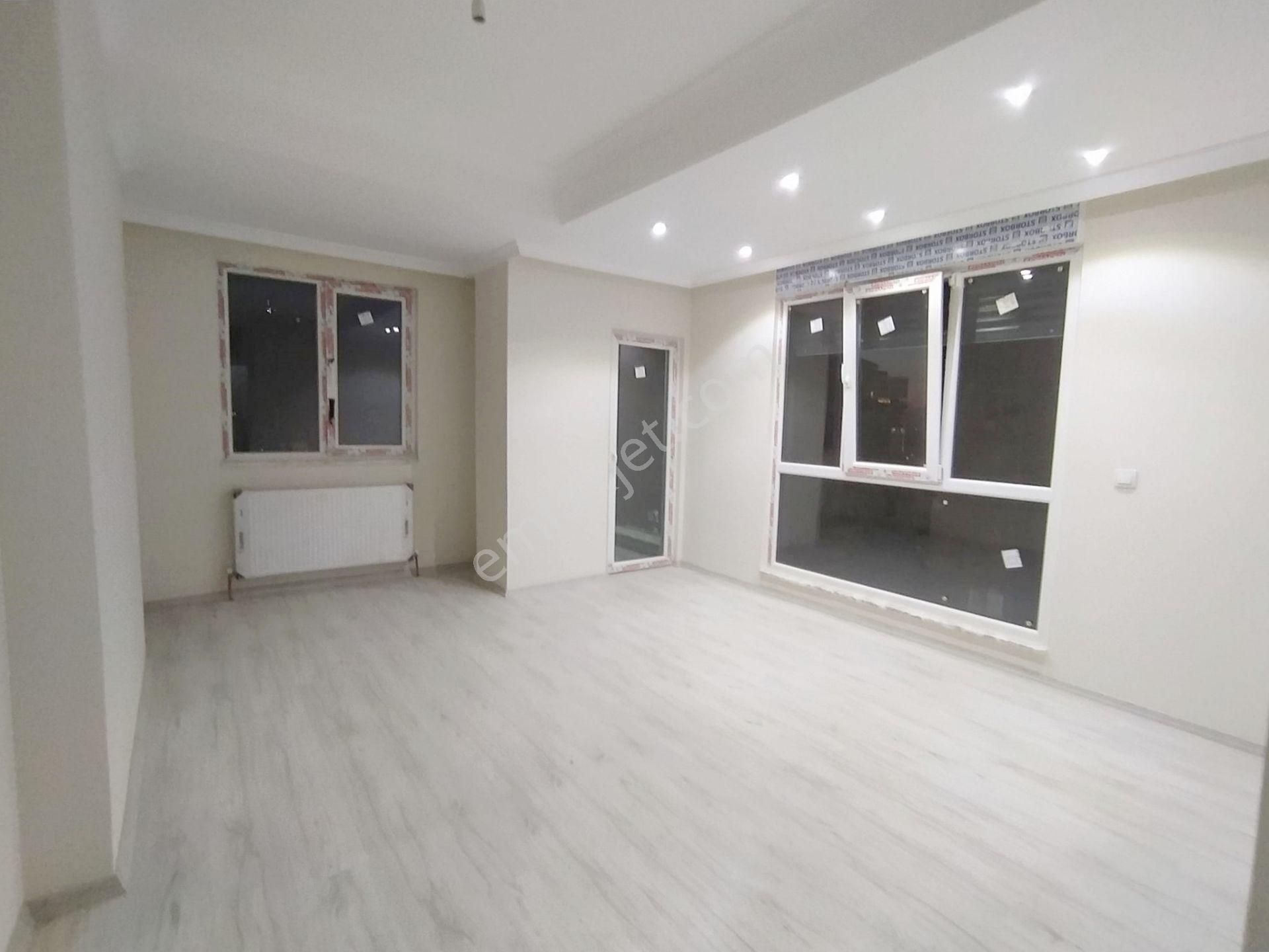 Mithatpaşa Cad Üzerinde İskanlı Arakat 2+1 Tapu Masrafsız