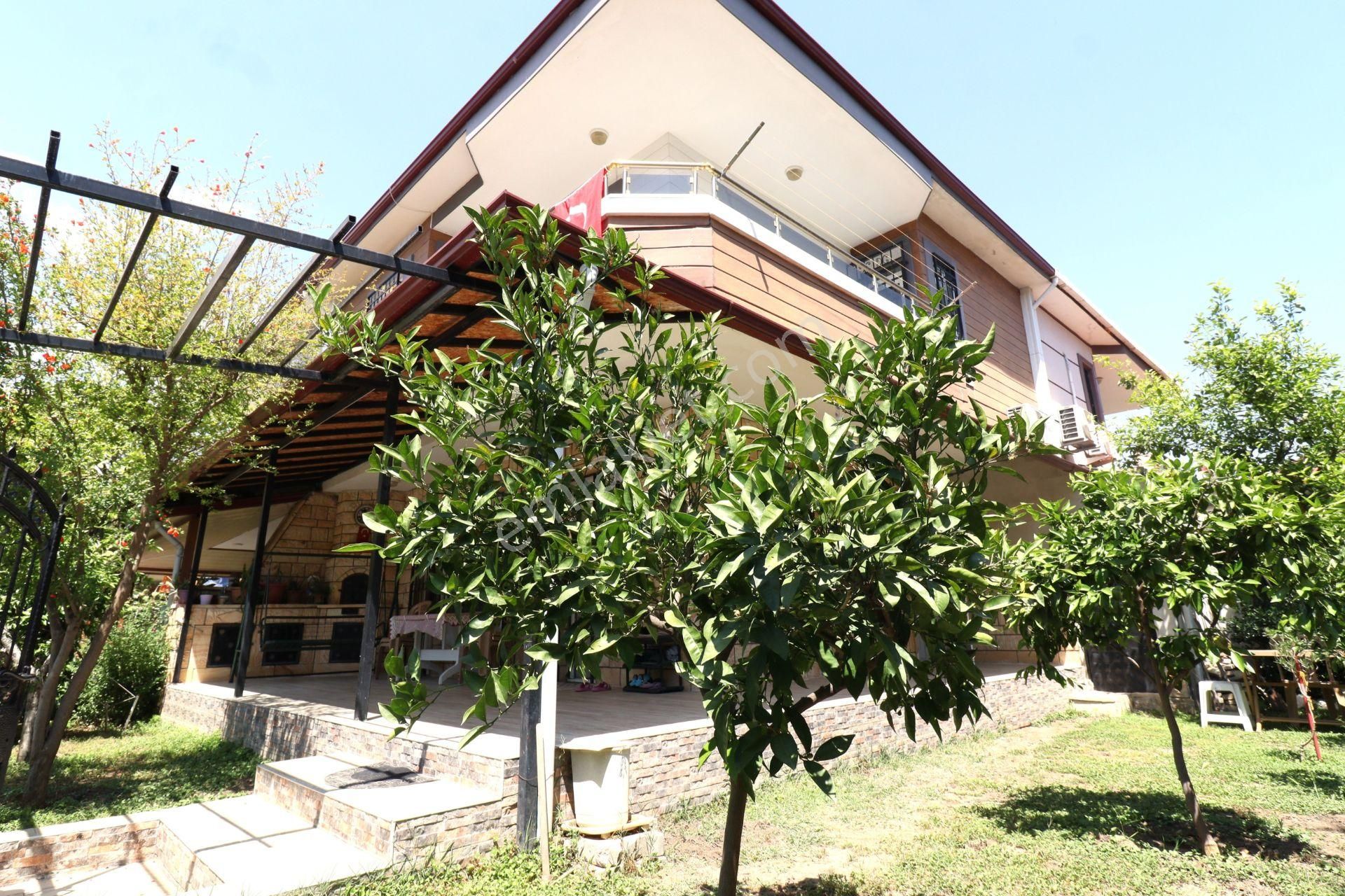 Akçay'da Aygül Farkıyla Kaçırılmayacak Geniş Bahçe & Veranda Kullanımlı Doğalgazlı 3+1 Satılık Villa