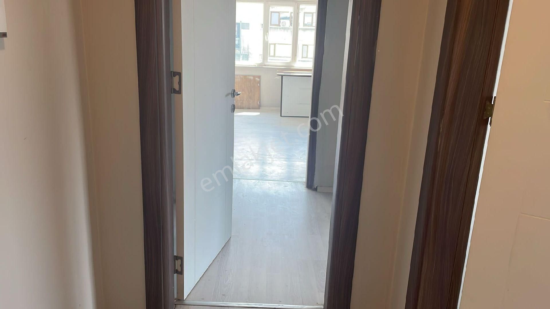 Artı Emlak'tan Adliye Binasının Altında Kiralık Ofis