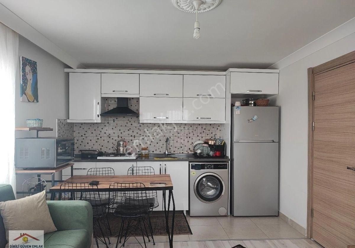 Dikili Güven Emlaktan Salimbey Mahallesinde Satılık 2+1 70 M2 Daire