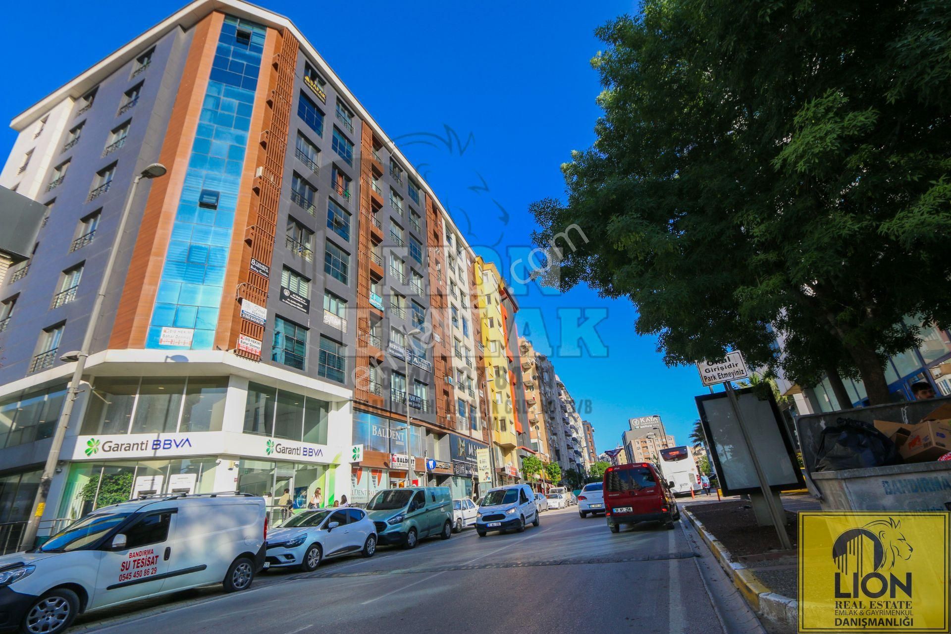 Bandırma 17 Eylül'de Cadde Üzeri Ofis Ve Daire Kullanıma Uygun Kiralık 1+1 Daire