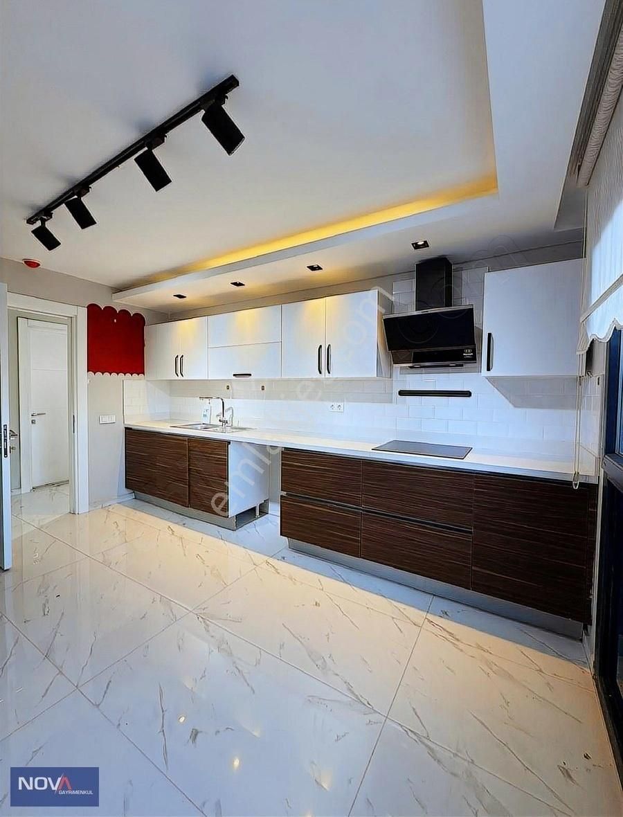 Nova'dan Turgutlu Lıfe Cıty'de Kiralık 4 Klimalı 2+1 Geniş Daire