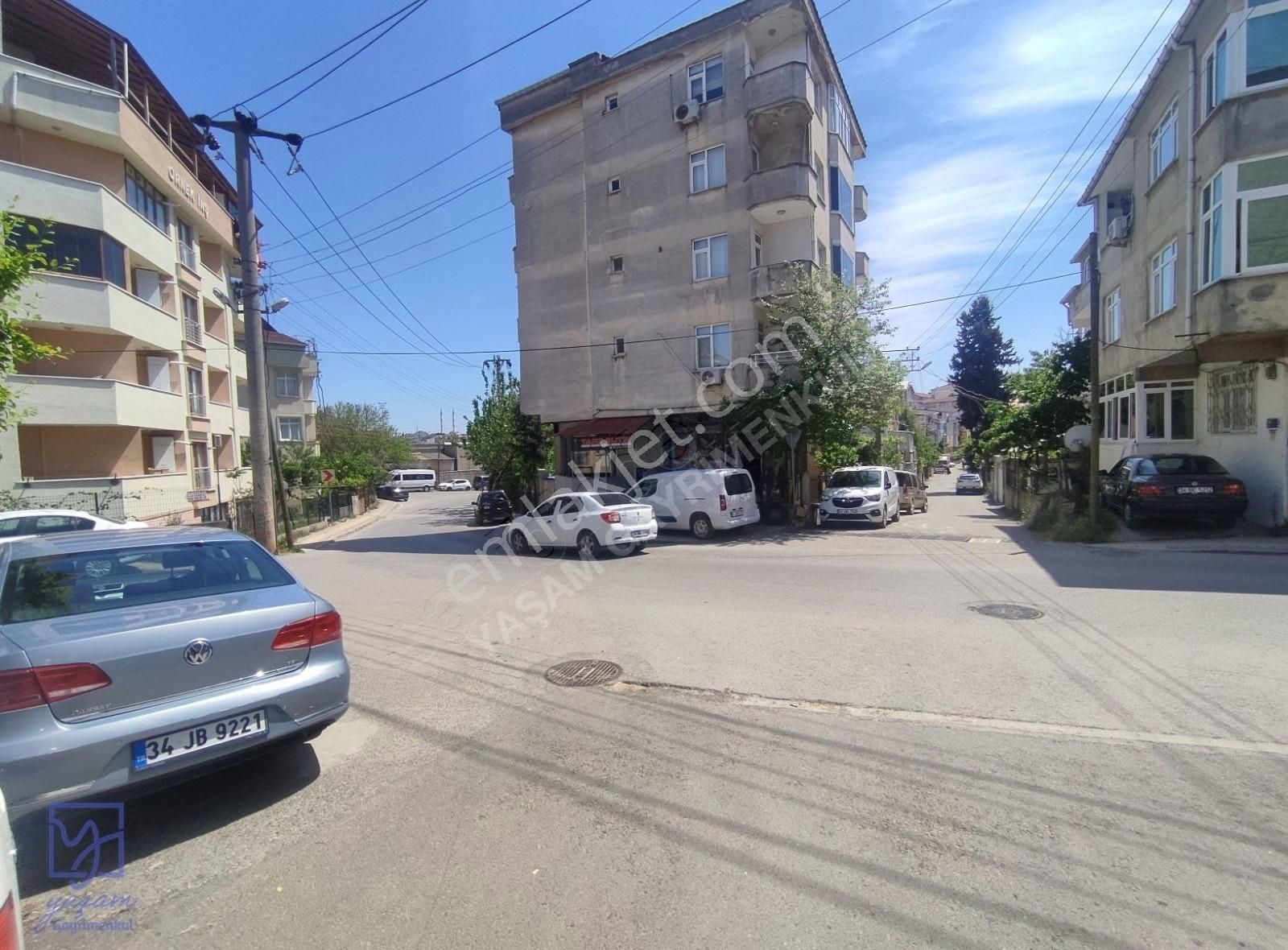 Gebze Gaziler Mahallesi Servis Yolu Üzerinde 3+1 Satılık Daire
