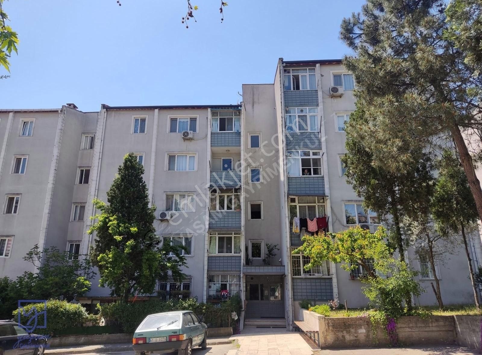 Şekerpınar Göçmen Konutlarında Eşyalı 2+1 Kiralık Daire