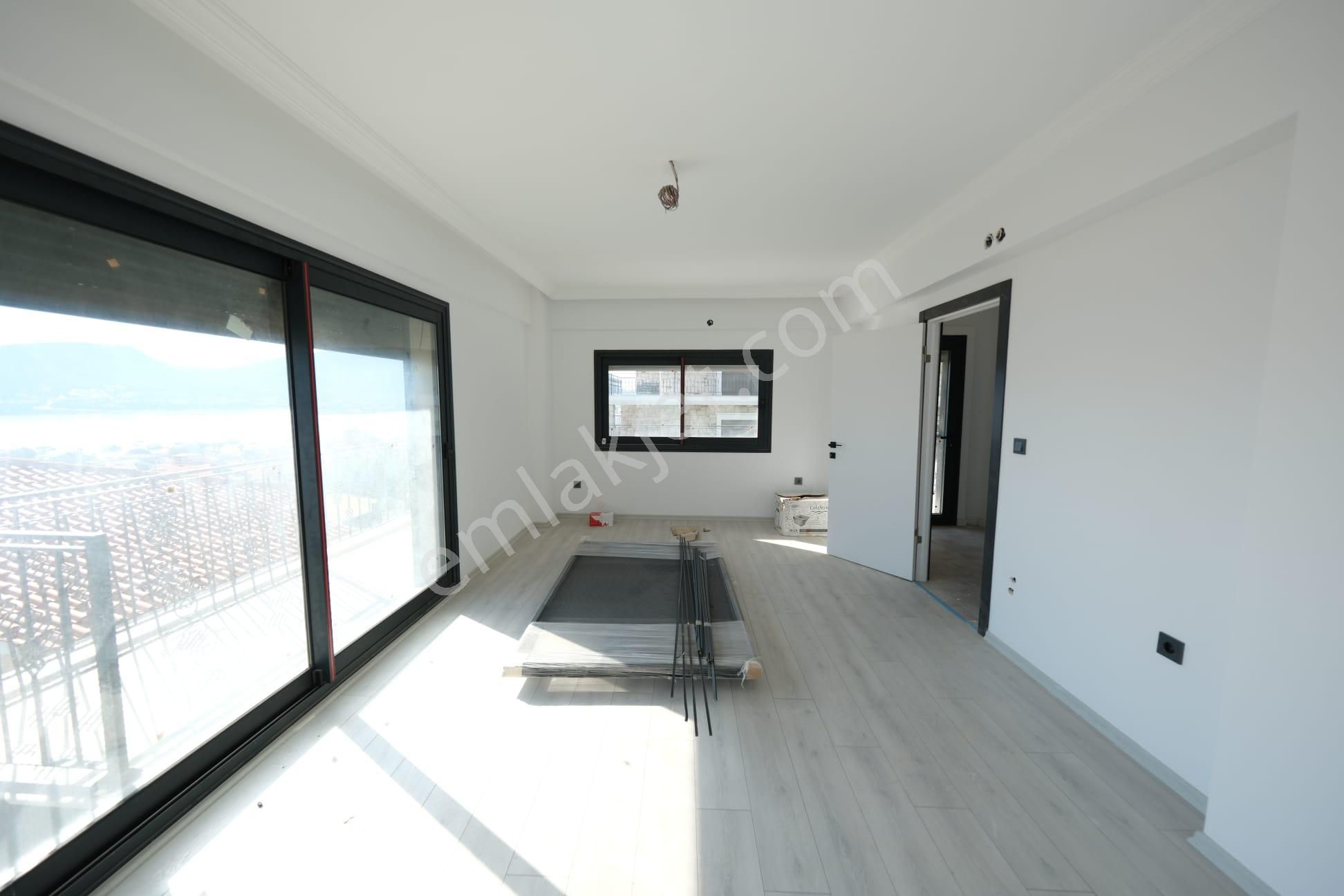 Satılık Yeni Foça Burunucu'nda Şahane Fourlex Villa - Görsel 18