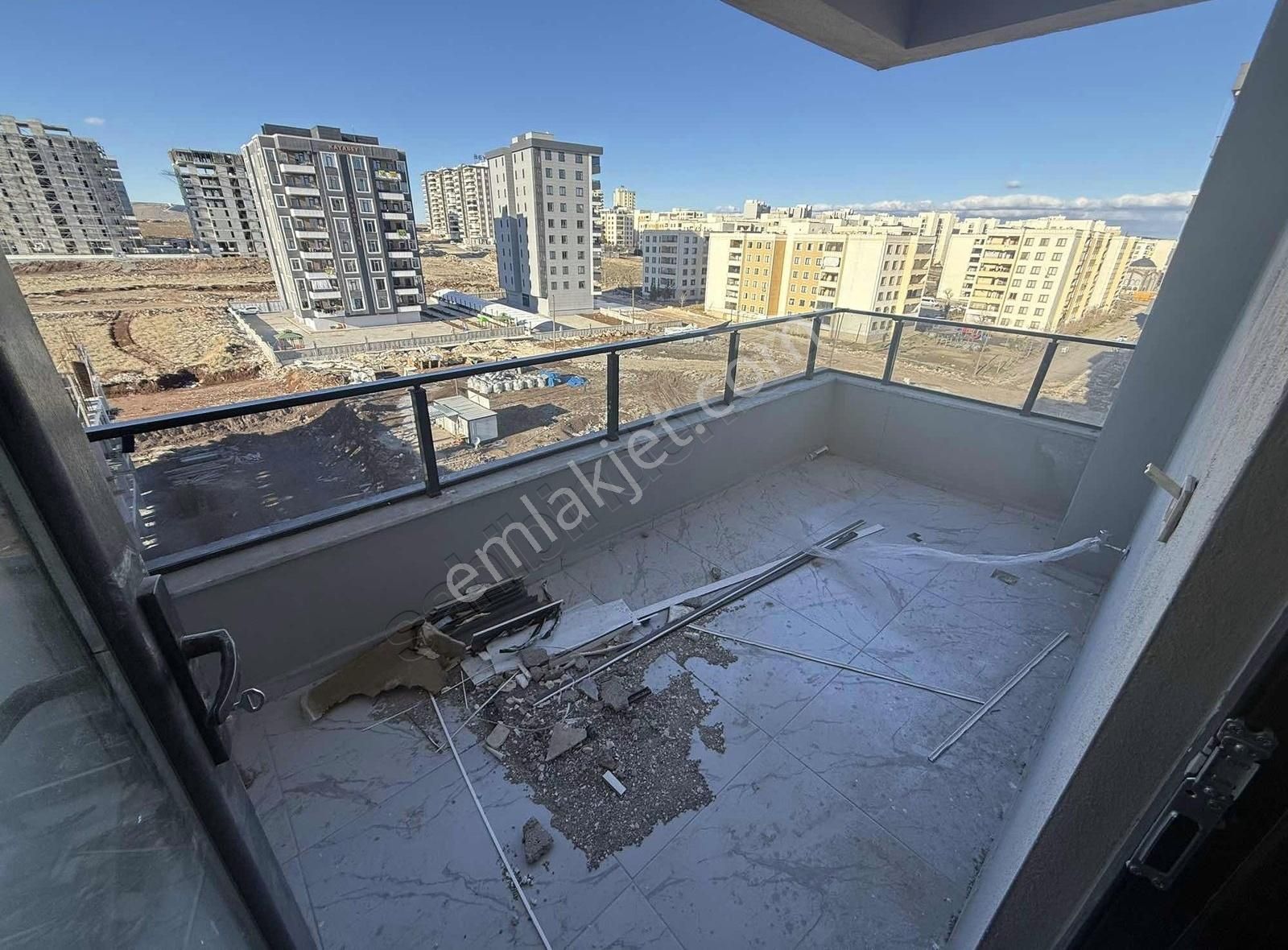 Uğurlu Emlak'tan 2 Bloklu Sitede Satılık İçi Dolu 2+1 Daire