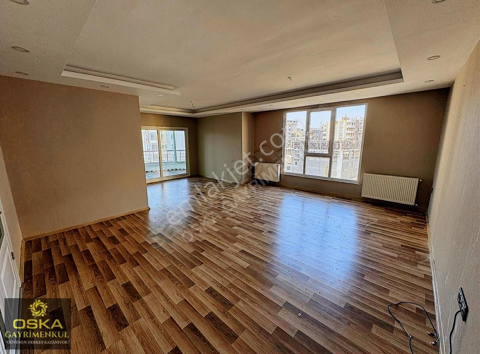 Oskadan Önka Life Sitesinde 4+1 Lüks Site İçinde Satılık Daire