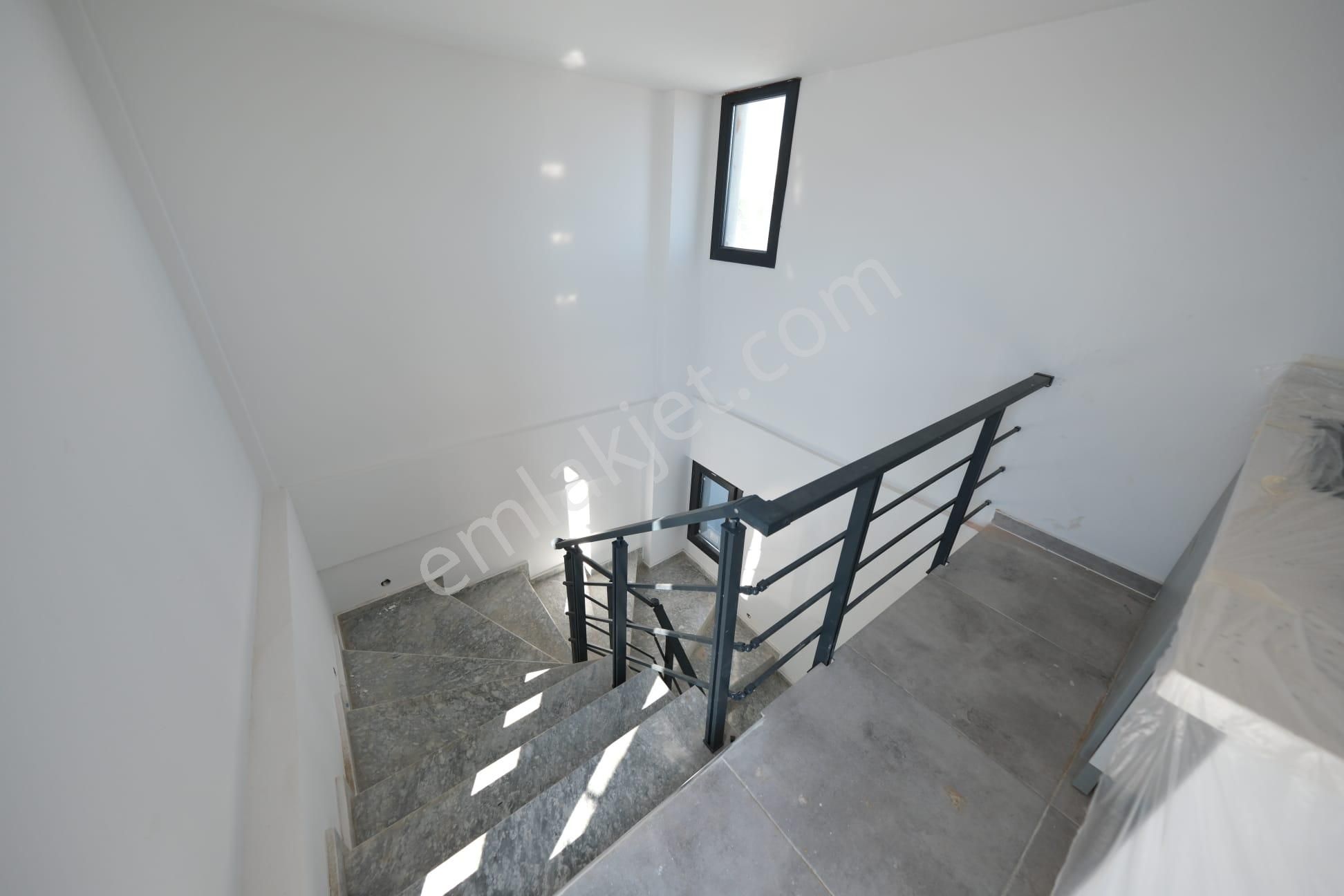 Satılık Yeni Foça Burunucu'nda Şahane Fourlex Villa - Görsel 16