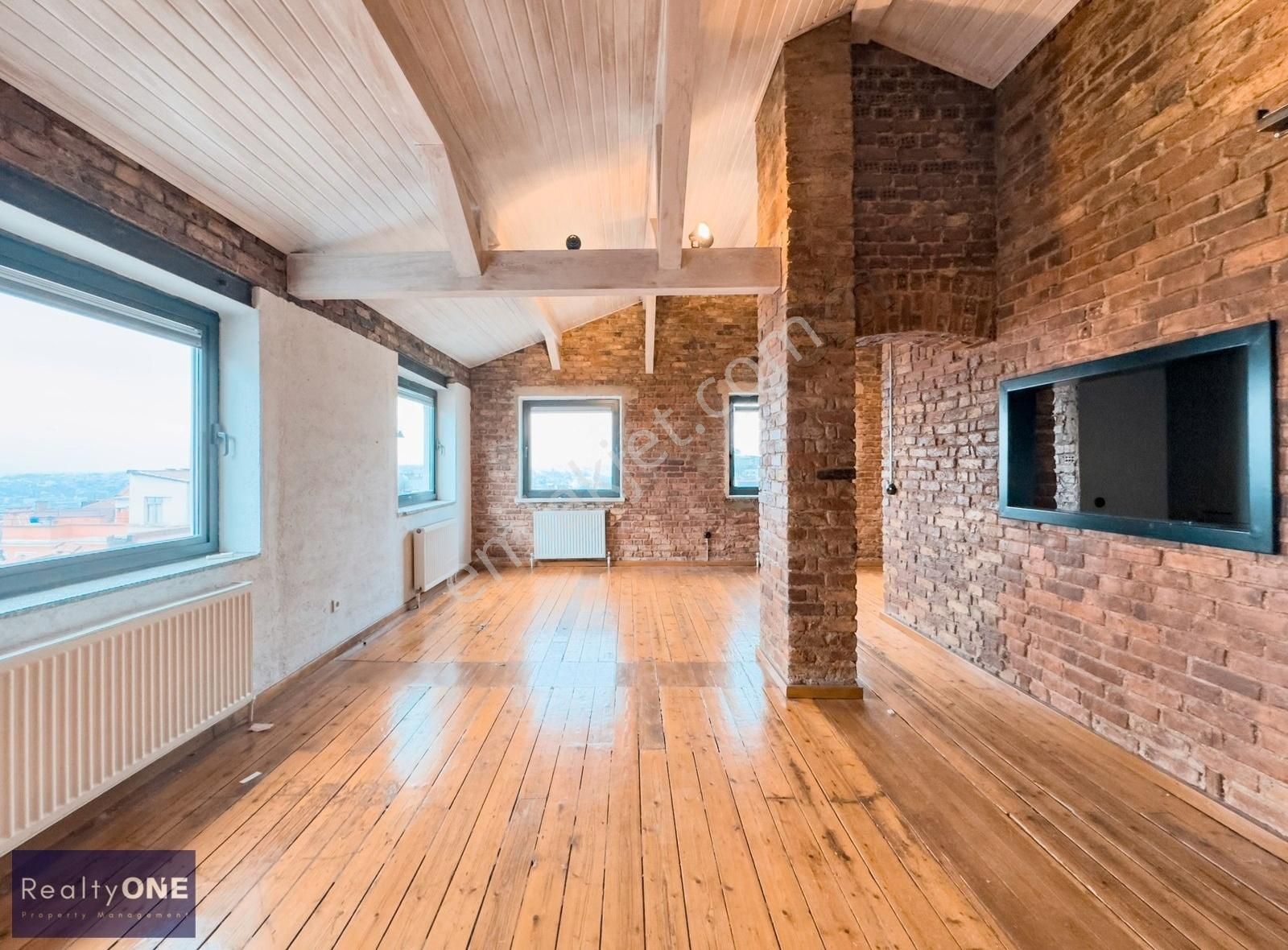 R-one Beyoğlu Şişhane Tarihi Bina Ebv Banlyolu 2+1 Kiralık Daire