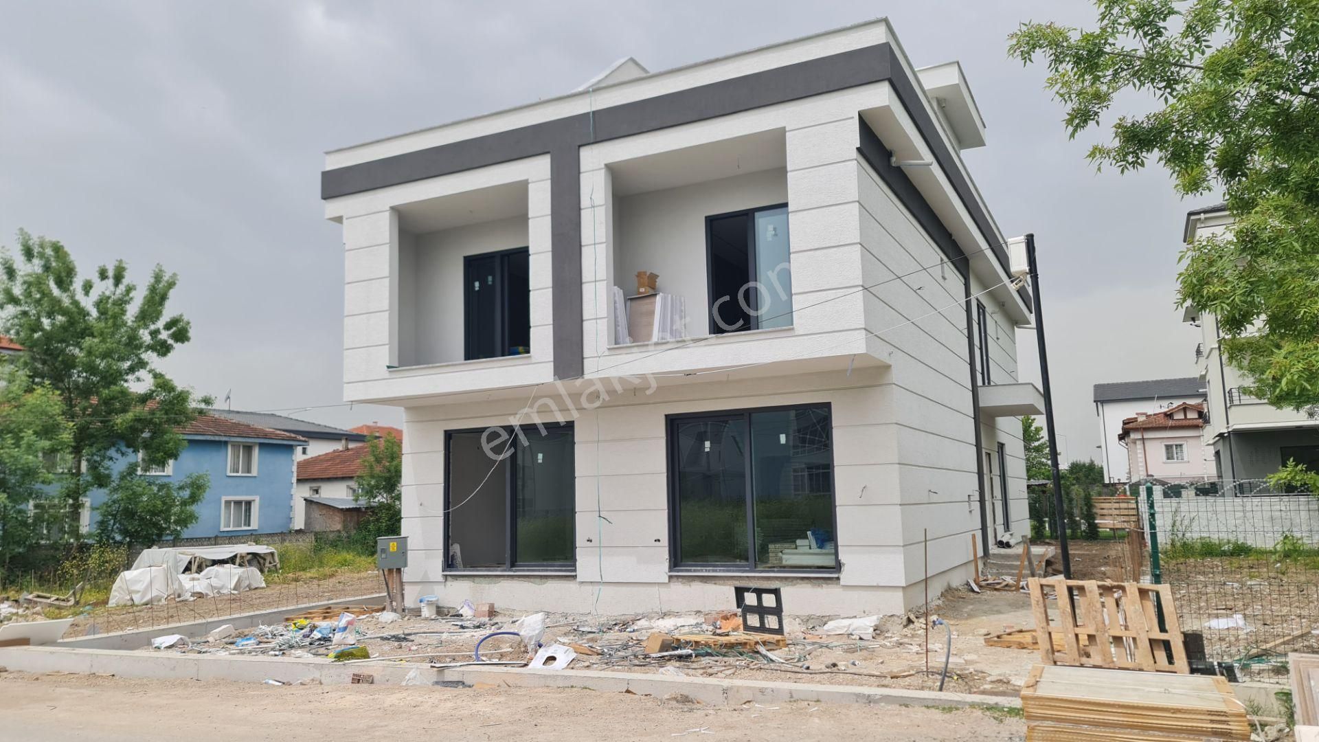 Remax Mavi'den Yazlık Vatan Mah.'de 4+1 240 M² Villa