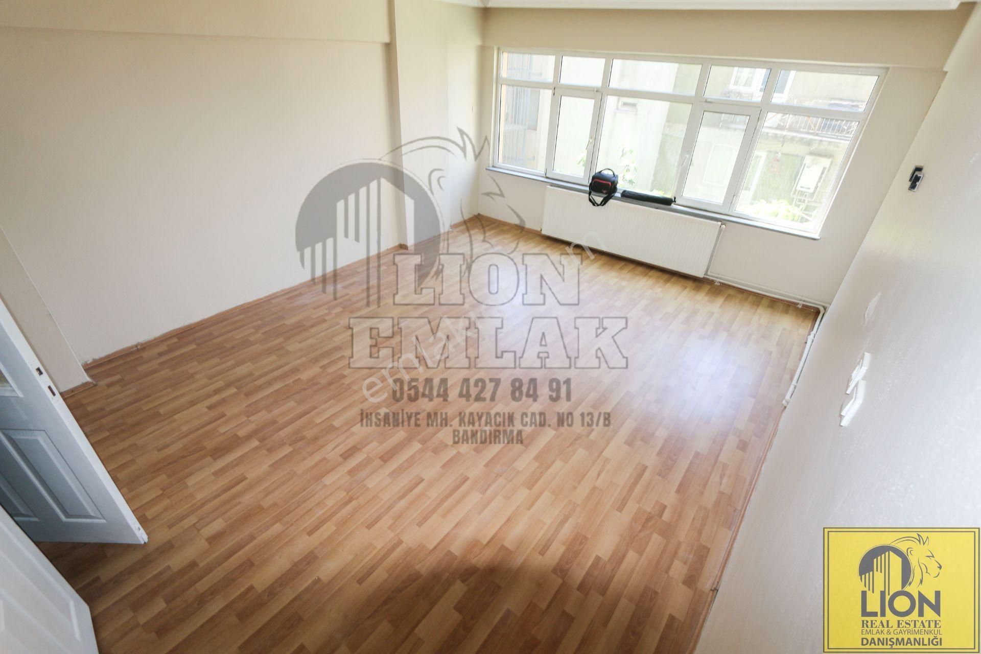 Bandırma Paşabayır'da İşlek Ana Cadde Üzerinde Kiralık 3+1 Daire