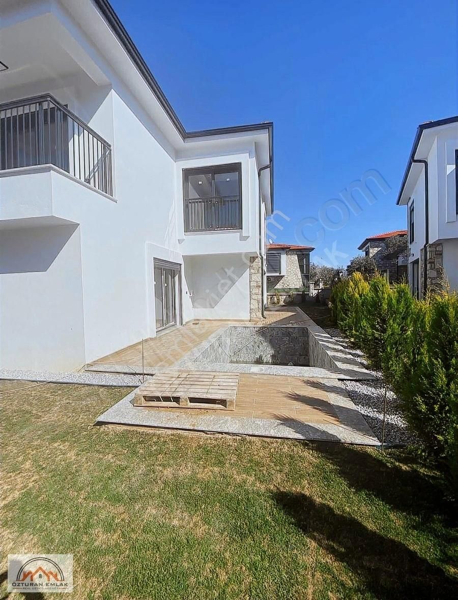 Kuşadası Davutlarda 3+1 Satılık Özel Havuzlı Villa