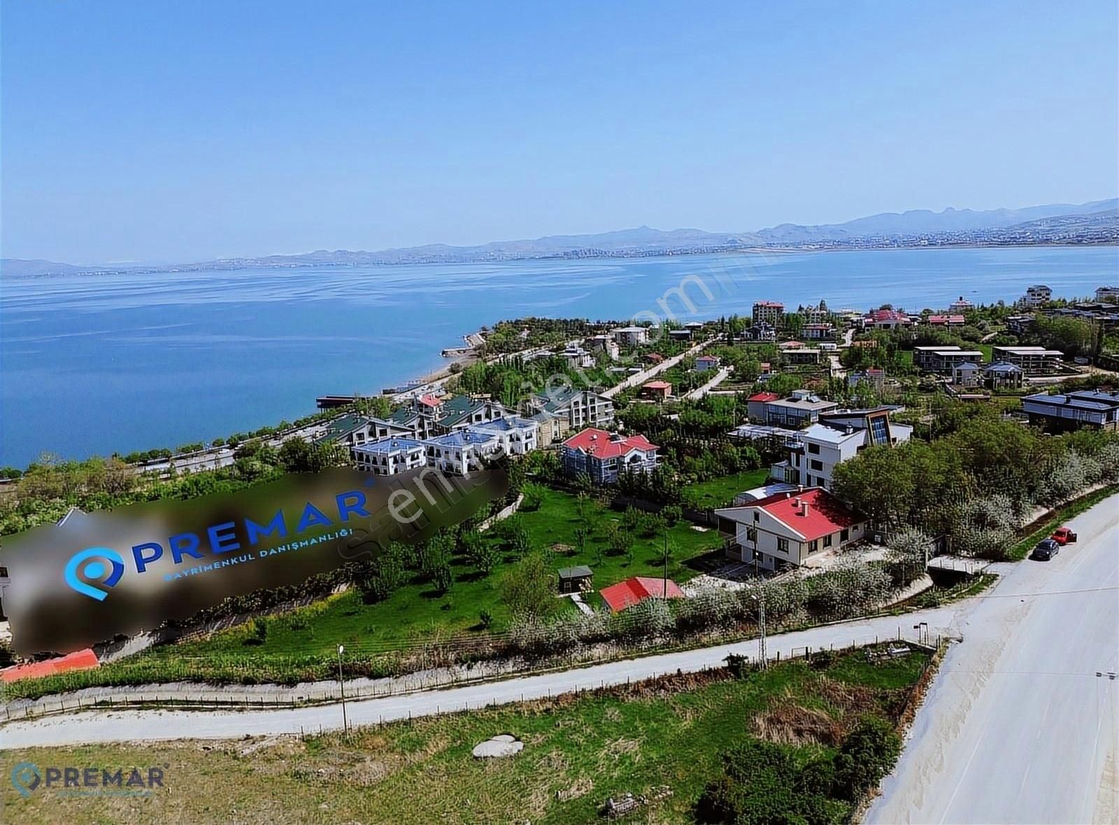 Edremit'te Göl Manzaralı, 3 Kat İmarlı Arsa + Dubleks Villa