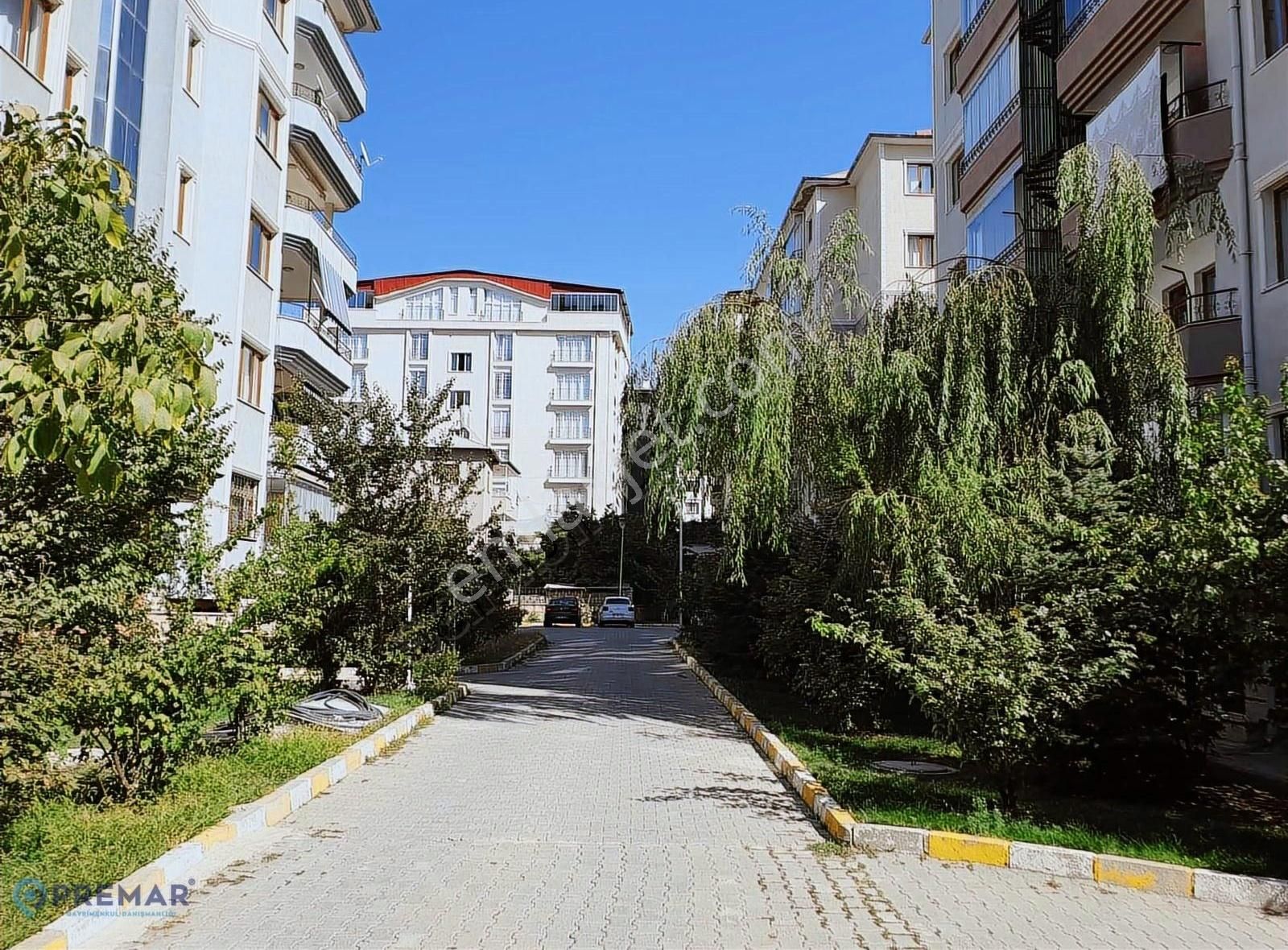 Premar'dan Gölbaşı Caddesinde Kiralık Eşyalı 4+1 Daire