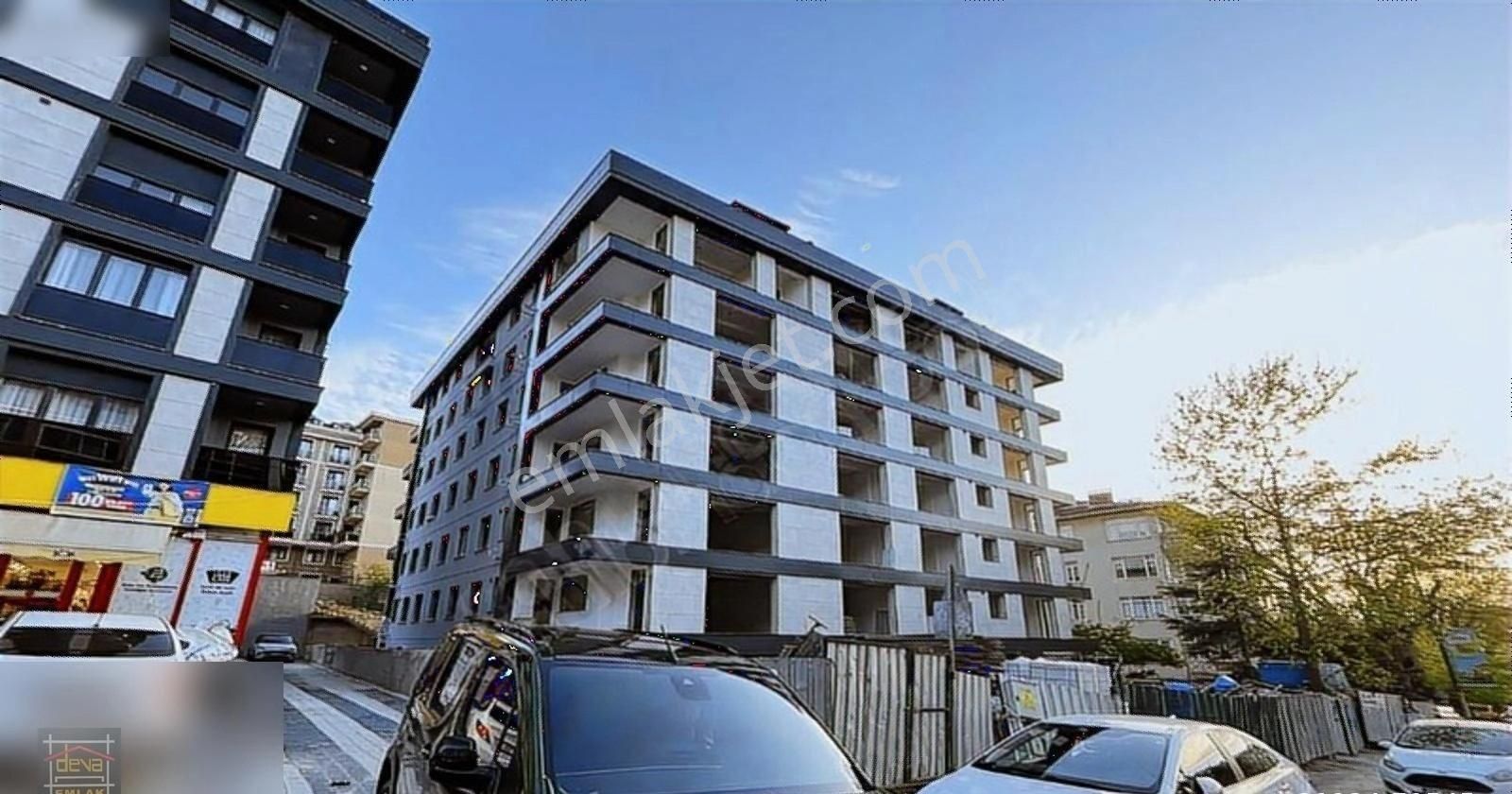 Devadan Fıstıkağacında Otoparklı Asansörlü Deniz Manzaralı 2+1