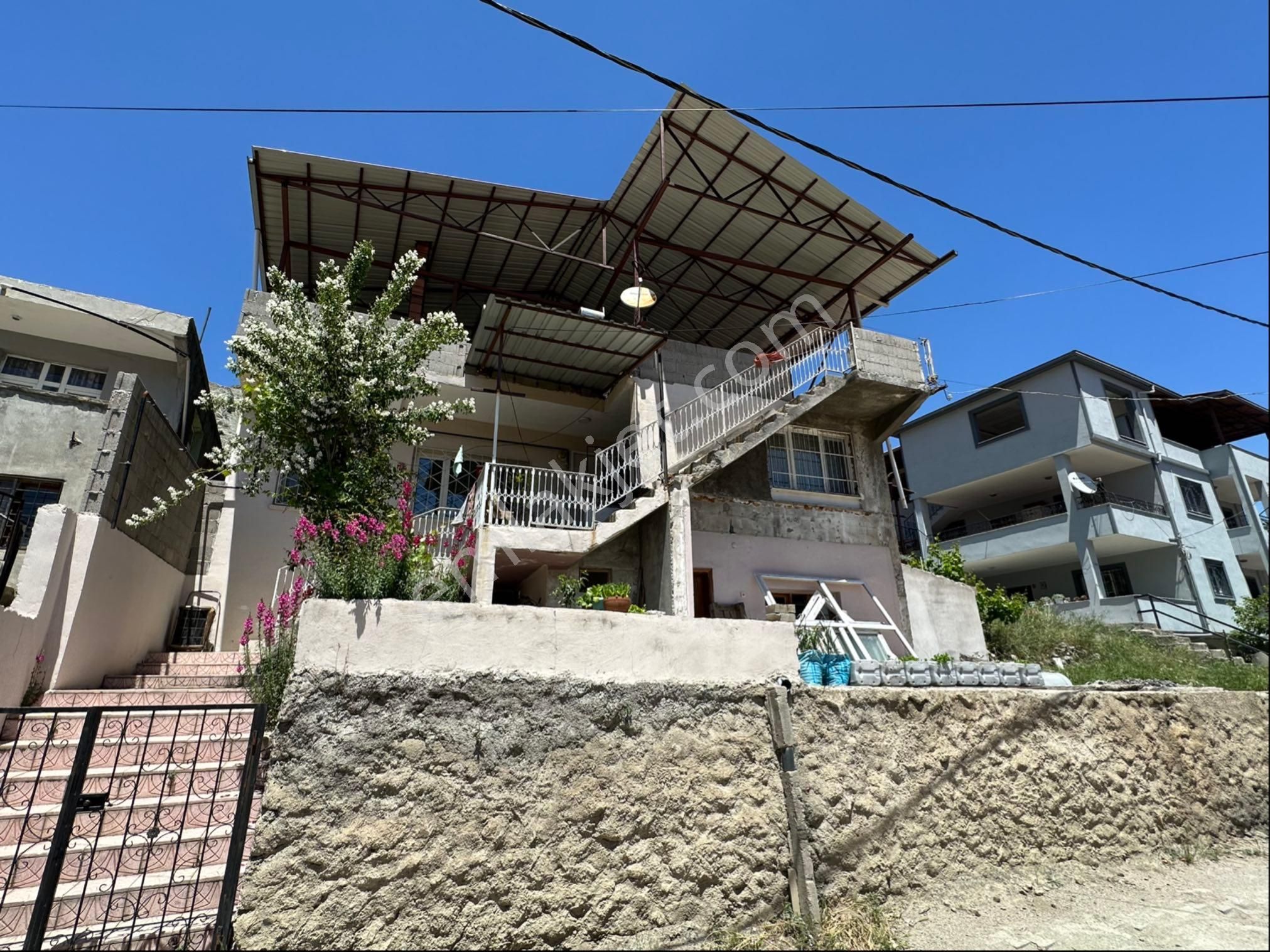 Pozantı Selçuk Emlak’tan Merkezde Satılık Müstakil Ev