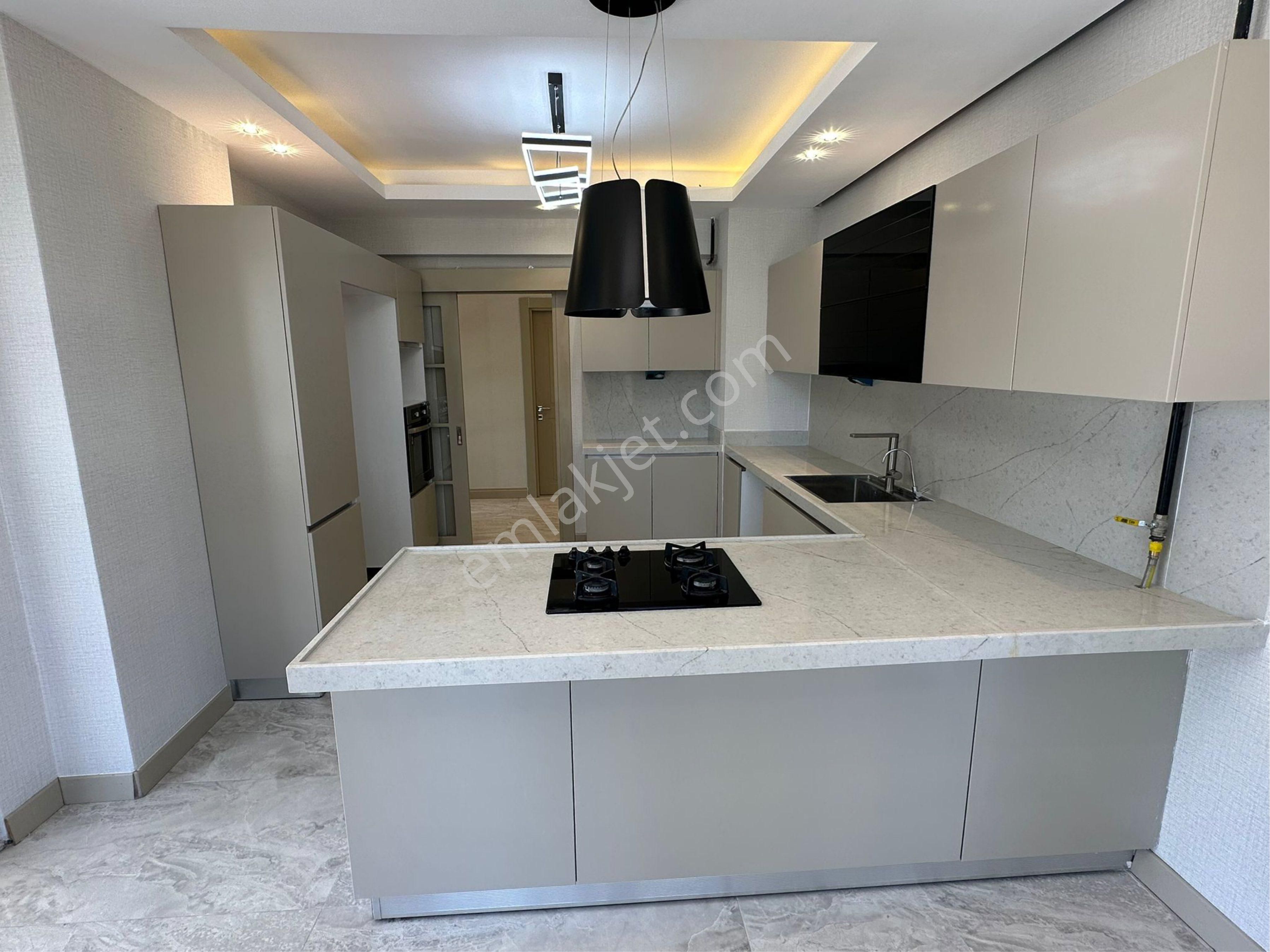 Yeşilyurt Güngör Cadde Üzerin’de 4+1 Ulrta Lüx Kiralık Sıfır Daire