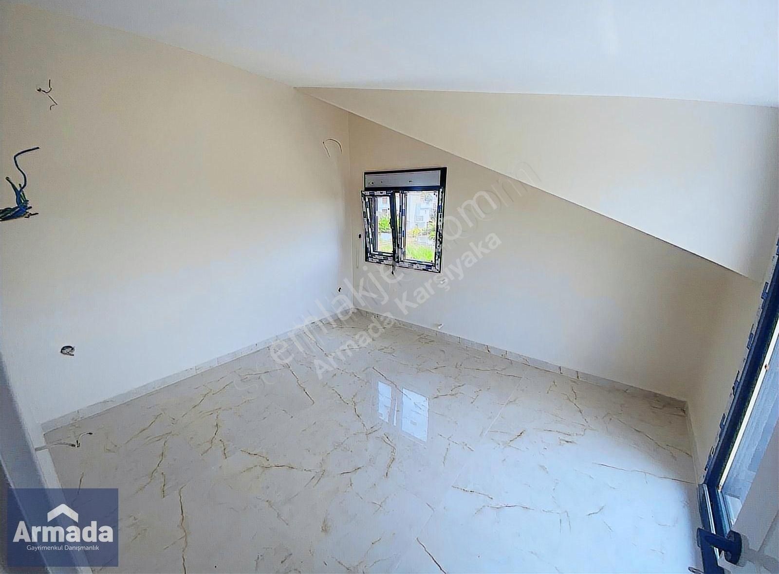 Dikili Merkezde Satılık Müstakil İkiz Villa