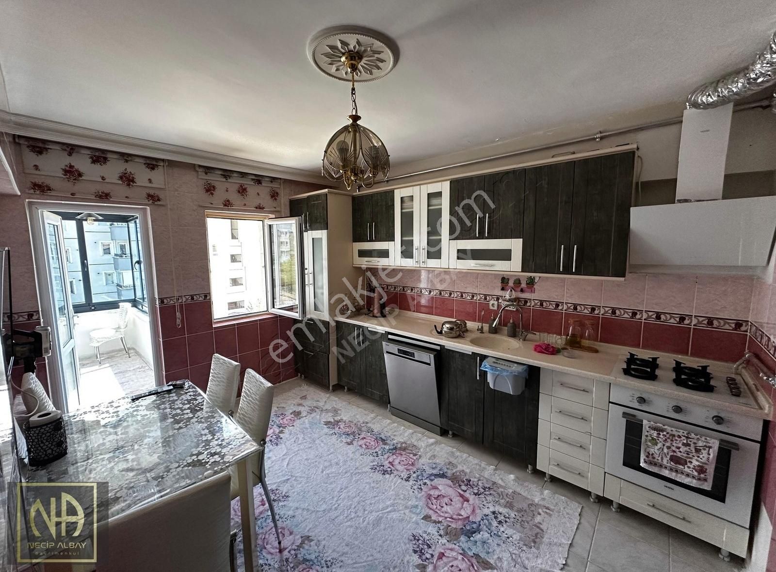 Necip Albay'dan Yakacık Mh Full Yapılı Site İçinde 3+1 Daire