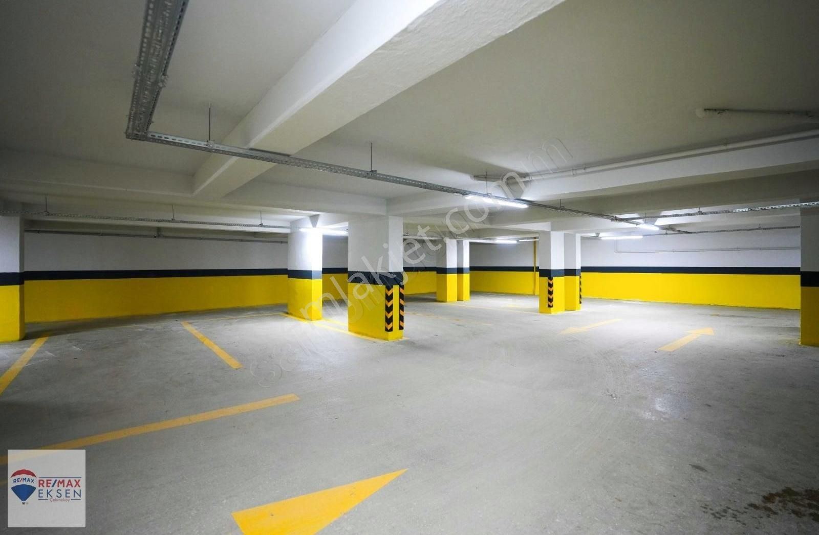 Beylerbeyi Vadi Mahâl'de Kapalı Otoparklı Satılık 3+1 Lüks Daire - Görsel 24