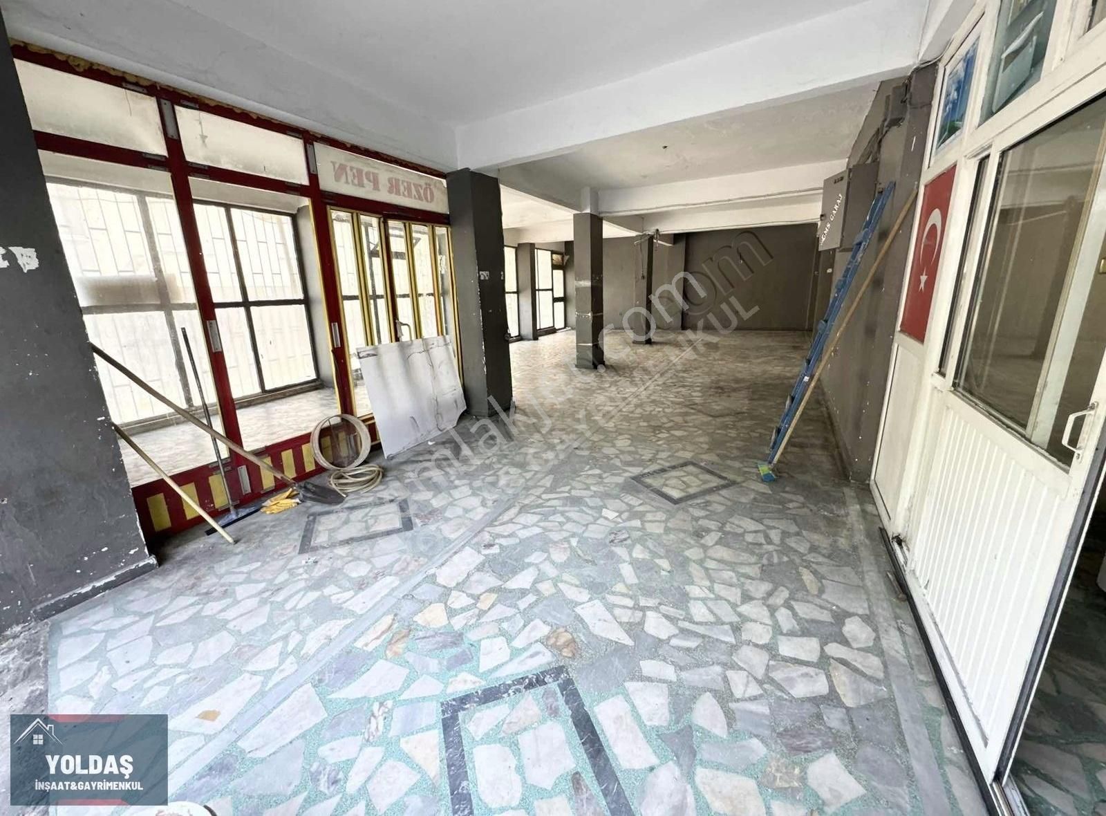 Yoldaş İnşaat'tan Kiralık 180 M2 Düz Giriş Dükkan