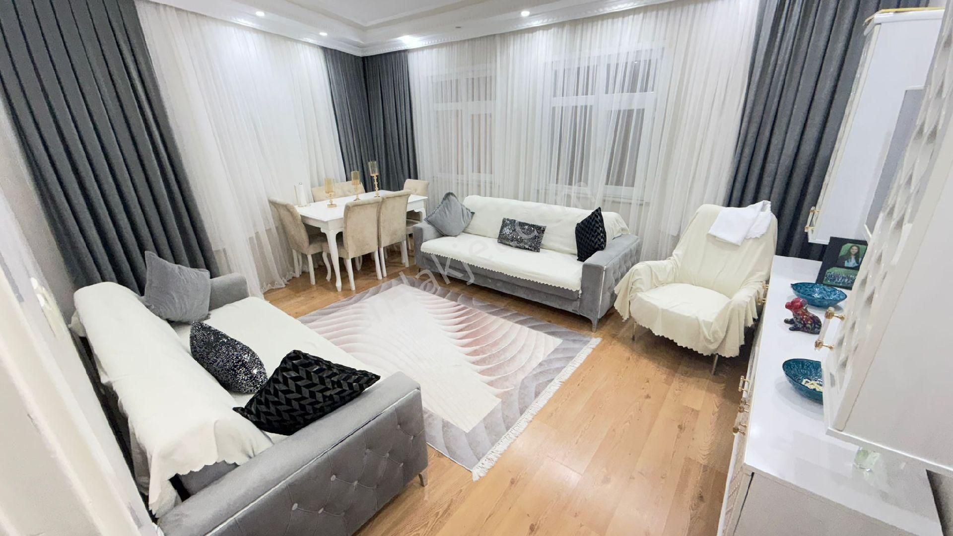 Ülgen İnşaattan Sultangazi Esentepe Mahallesinde 3+1 2.kat Seçkinler Sitesinde Satılık Daire