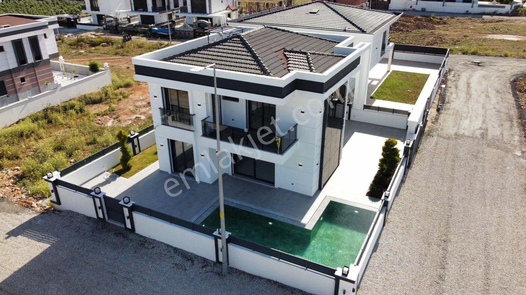 Didimde Satılık 4+1 Ayrı Mutfak Tam Müstakil Villa