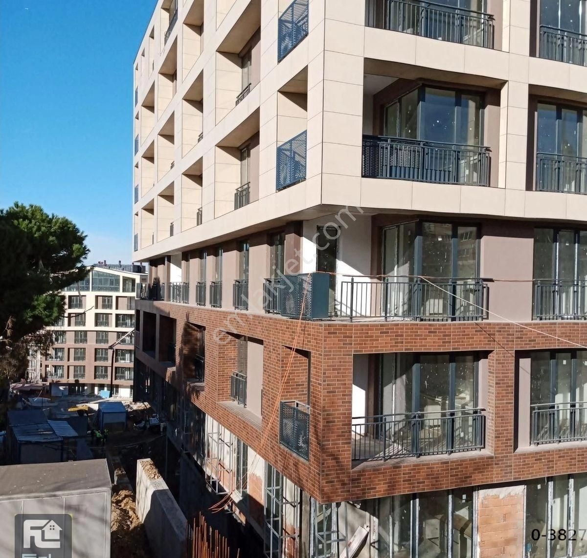 F-l Emlaktan Acıbademde Elit Sitede 2 Kat 50 Bin Kiracılı 2+1