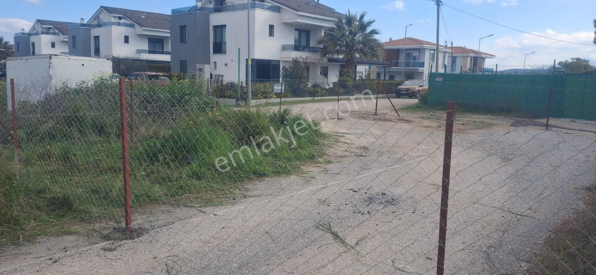 Urla İskelede Elektrik Su Ve Doğalgazlı Yer