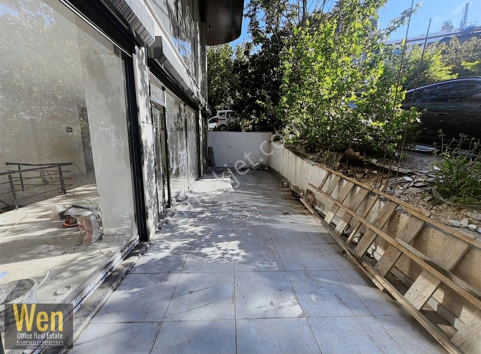 Güzelyurt Durak Çıkışında Kiralık 300m2 3 Katlı Dükkat