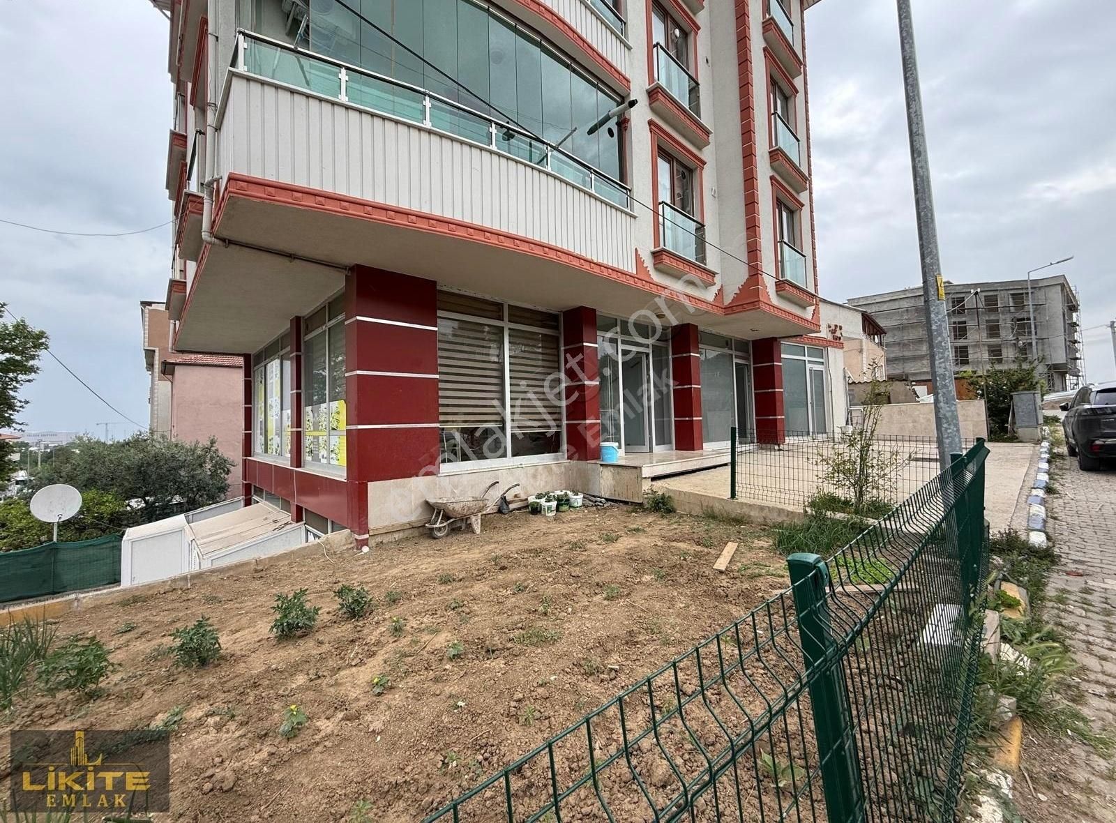 Likite Emlak'tan 350 M2 Kiralık Dükkan