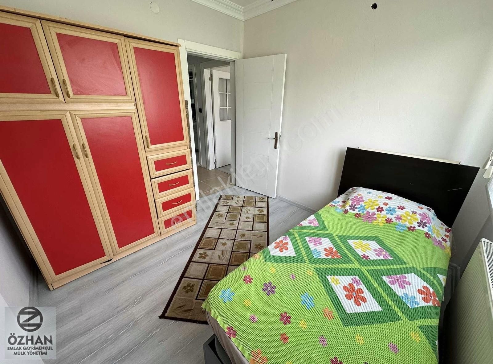 Özhan Emlaktan Site İçerisinde,yeni Boyalı,eşyalı,kiralık 2+0