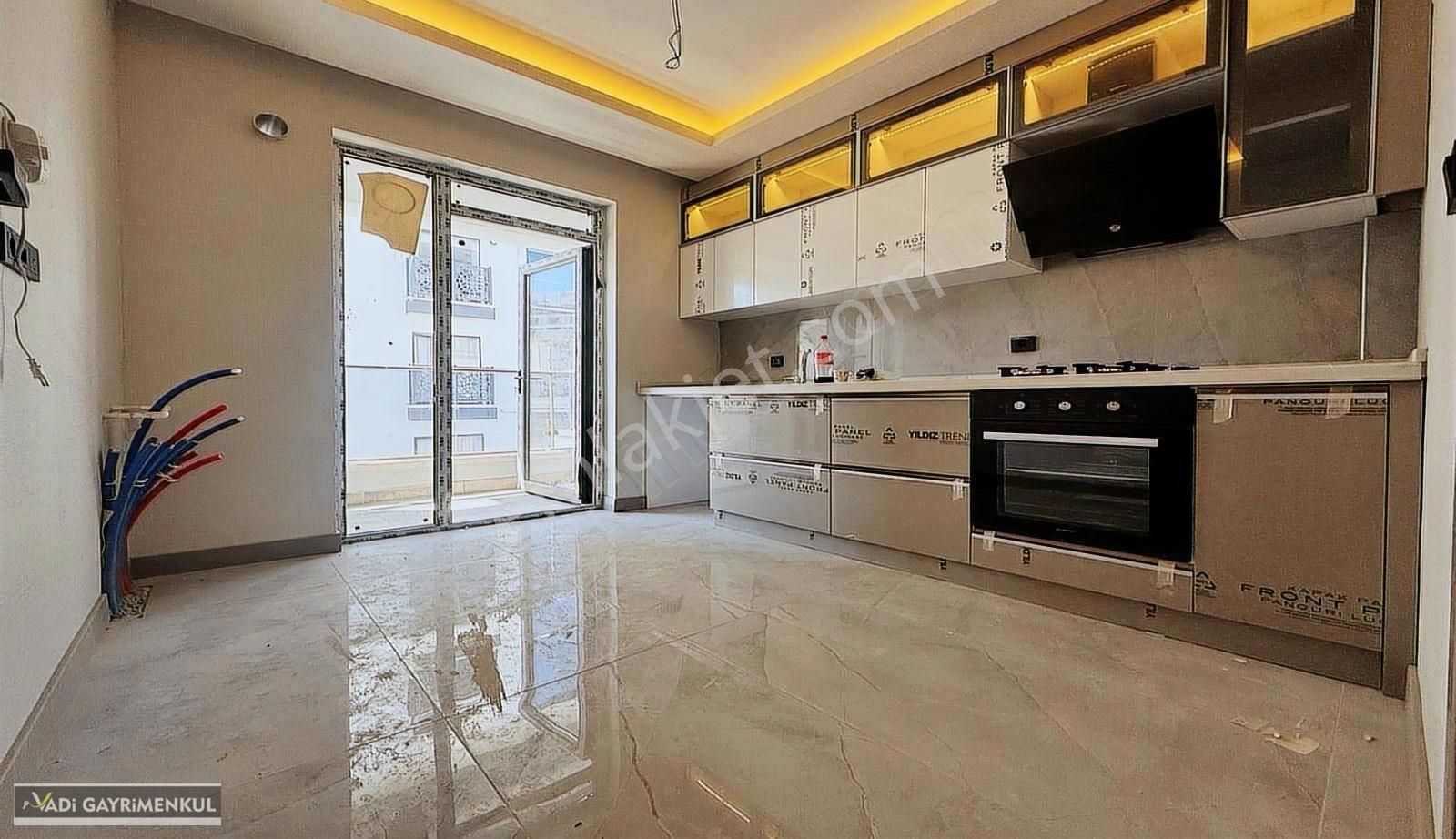Vadi'den Cadde Yakını -sıfır- Altı Daire -iskanlı - Y.giriş- 2+1