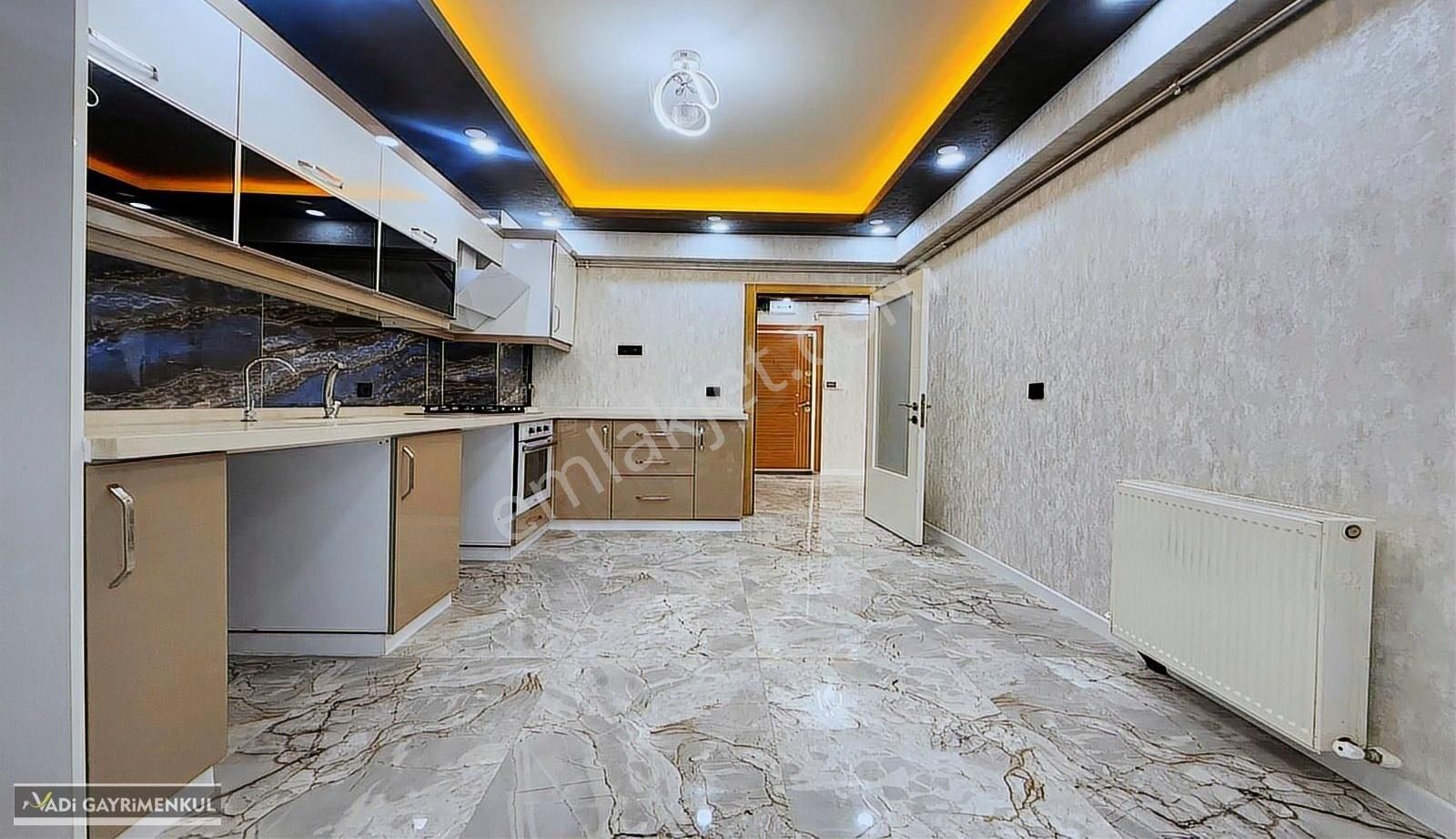 Vadi'den Karakayada- İskanlı- Çift Balkon- Ara Kat- Yapılı- 3+1