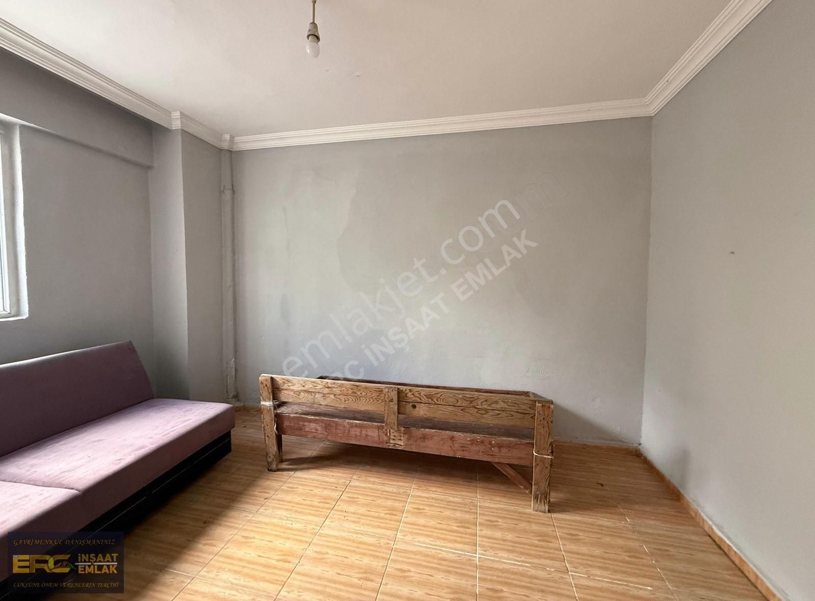Abdulhamitan Civarı Eşyasız 1+1