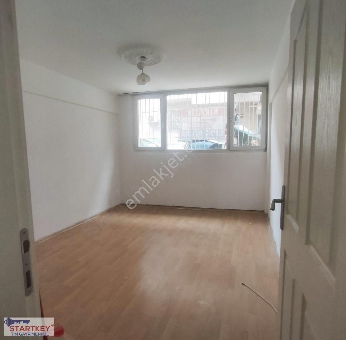 Göztepe'de Merkezi Konumda Bahçeli Giriş Kat Kiralık 2+1